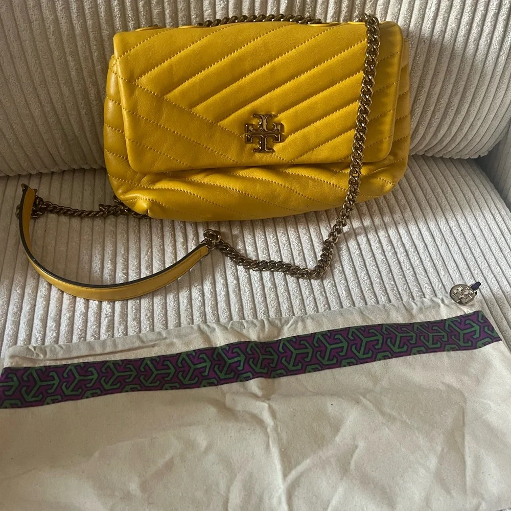 Tory Burch Kira Chevron Convertible Shoulder Bag - Picture 4 of 4